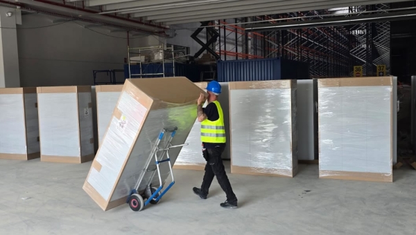 Montage en plaatsing in distributiecentrum Italië – opnieuw in samenwerking met Olssen